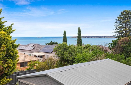 McCracken Casa | Cracken Views Contemporary oasis in Victor Harbor