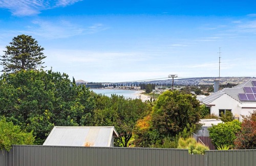 McCracken Casa | Cracken Views Contemporary oasis in Victor Harbor