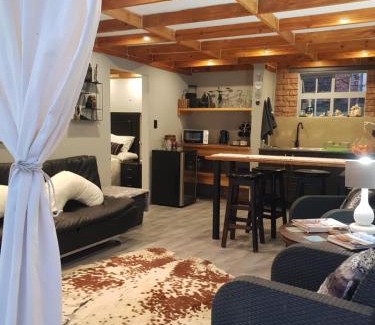 Mogale City Apartamento | CradleLicious Nguni Farm Cottage