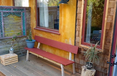 Port Townsend Cabaña | Crafted Cozy Cottage In Town