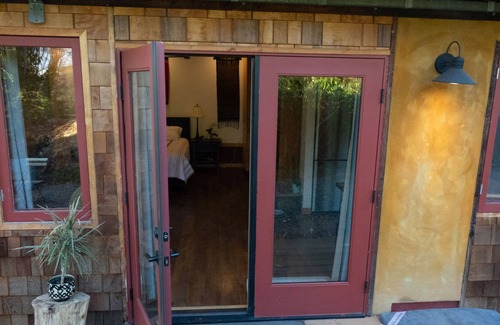Port Townsend Cabaña | Crafted Cozy Cottage In Town