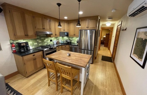 Concordia Apartamento | Craftsman ADU in Central Alberta Arts District