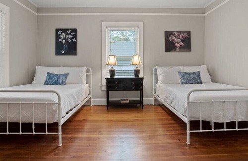 Sans Souci Casa | Craftsman @ Cherrydale- Walk to Swamp Rabbit GVL