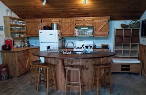Viroqua Casa | Craftsman Cottage Overlooking Rolling Pastures