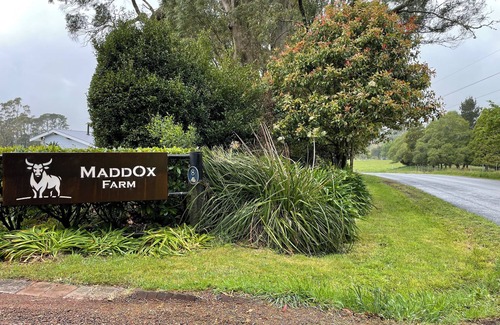 Burrawang Cabaña | Craftsman Stone and Wood Cottage. Family Farm Stay at MaddOx Farm in Burrawang