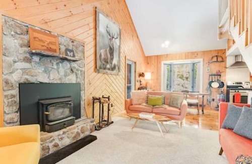 Newfane Casa | Craftsman woodland Cabin. Privacy meets Luxury.