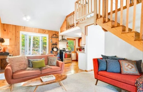 Newfane Casa | Craftsman woodland Cabin. Privacy meets Luxury.