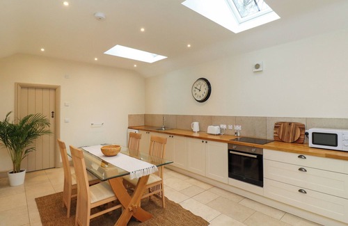 Hallington Cabaña | CRAGG LODGE, pet friendly, with open fire in West Woodburn
