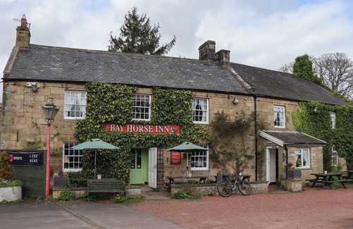 Hallington Cabaña | CRAGG LODGE, pet friendly, with open fire in West Woodburn