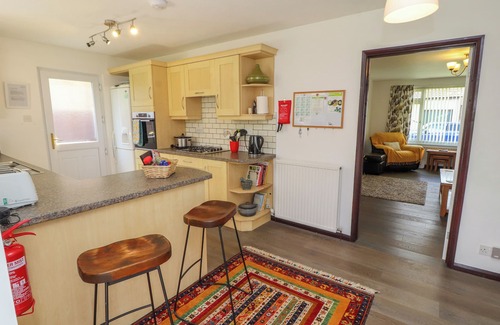 Staveley Casa | CRAGGY VIEW, pet friendly, with a garden in Staveley
