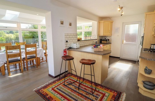 Staveley Casa | CRAGGY VIEW, pet friendly, with a garden in Staveley