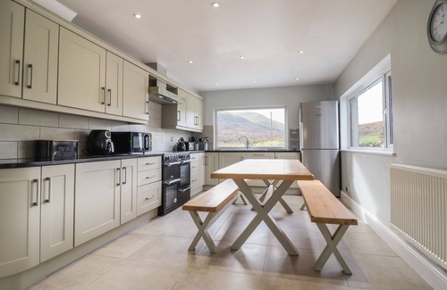 Capel Celyn Cabaña | CRAIG YR RONWY, pet friendly, character holiday cottage in Bala