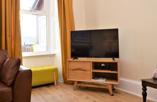 Strone Apartamento | Craigard View - waterfront apartment, sea views