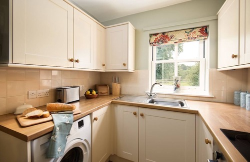 Kelso Cabaña | CRAILING WEST LODGE - sleeps 2 guests in 1 bedroom