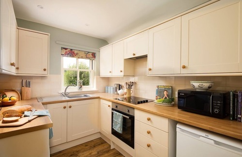 Kelso Cabaña | CRAILING WEST LODGE - sleeps 2 guests in 1 bedroom