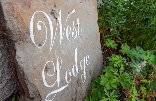 Kelso Cabaña | CRAILING WEST LODGE - sleeps 2 guests in 1 bedroom