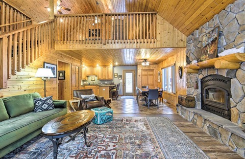 Crandon Cabina | Crandon Cabin Getaway w/ Boat Dock & Deck!