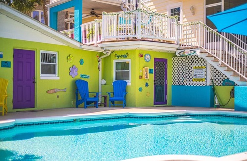 Historic Downtown Melbourne Apartamento | Crane Creek Inn Manatee Suite: Waterfront Pool!