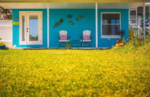 Historic Downtown Melbourne Apartamento | Crane Creek Inn Mangrove Suite: Waterfront Pool!