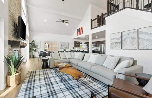 Kimberling City Casa | Crane’s Nest-Year Round Private Pool & Hot Tub