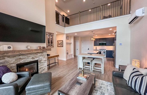 North Conway Condominio | Cranmore Escape | Modern, Walk to Town, Pool!