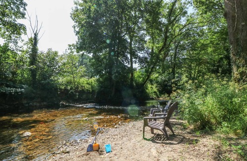Loddiswell Cabaña | CRANNACOMBE FARMHOUSE, pet friendly, with open fire in Loddiswell