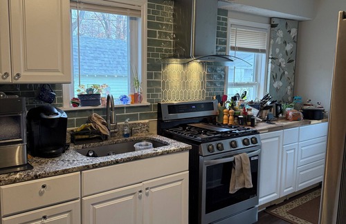 Jeffersonville - Clarksville Casa | Crash pad.. lots places to sleep. Owner will drive you to and from events.