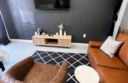 Hobbs Apartamento | Crash Pad -Studio East Room