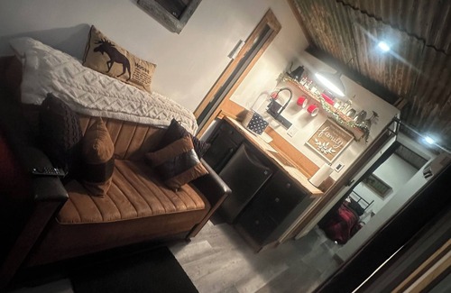 Innisfil Casa | Crazy Farm C-Can Chalet