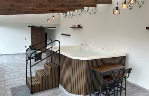Jocotitlán Apartamento | Create great moments in this beautiful space and enjoy the Jacuzzi.