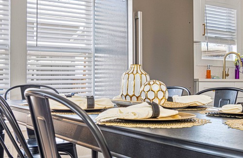 Near East Side Cabaña | Create Memories 4br/3ba Near Riverwalk & Downtown!