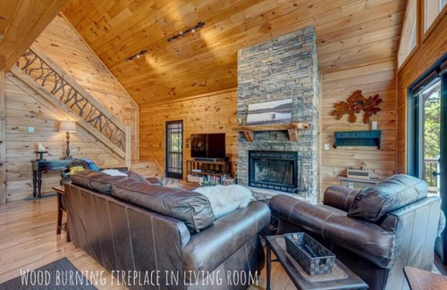 Morganton Cabina | Create Memories! Near Blue Ridge Lake*Hot Tub*Game Room*Firepit