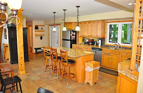 Minden Cabaña | Create your family memories at this Executive Haliburton Cottage Rental