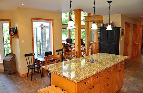Minden Cabaña | Create your family memories at this Executive Haliburton Cottage Rental