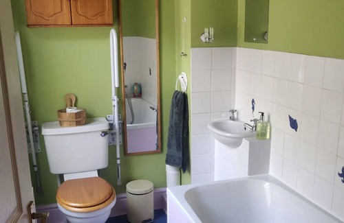 Port Talbot Casa | Creative Afan valley home. Ideal for families, friends, pets & mountain bikes.