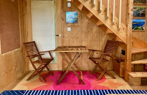 Coleraine Cabaña | Creative Art cottage in unique timber Studio