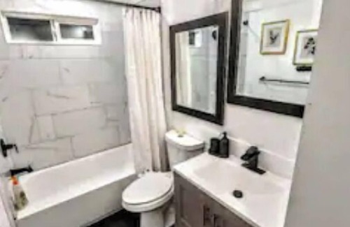 South Salt Lake Chalet De Esquí | Creative Chalet - 3 King Beds! 4 rooms! Gig Wifi⚡️