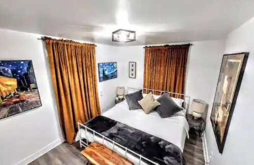 South Salt Lake Chalet De Esquí | Creative Chalet - 3 King Beds! 4 rooms! Gig Wifi⚡️