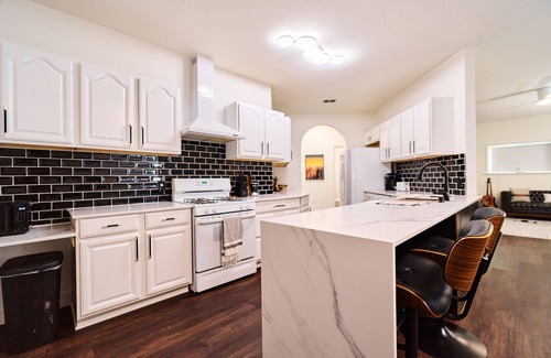 Smithville Apartamento | Creative Oasis Near Austin — Full Recording Studio + 2 Indoor Tour Bus Bays