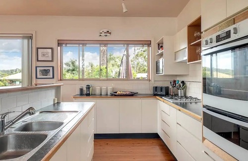 Tomakin Casa | Creative Three Level Retreat with Lovely Sea Views