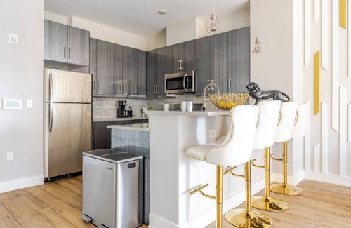 Bayonne Apartamento | Creator's Den - 10 Mins NYC/ EWR @ The Helix Luxury Apartments