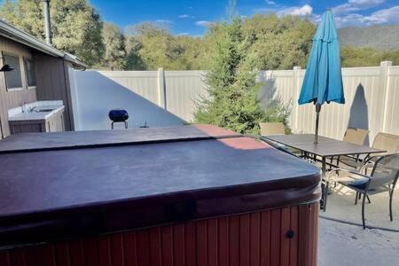 Ahwahnee Casa | Creature Comforts Sleeps 24 4 hot tubs