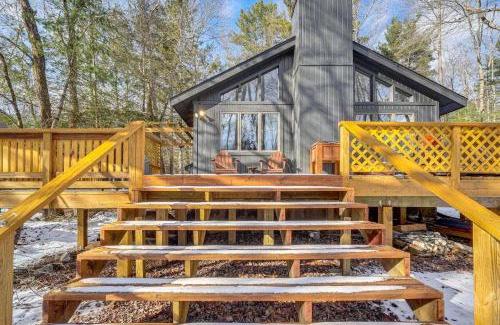 Pocono Pines Casa | Creek Access and Deck Family Pocono Pines Cottage