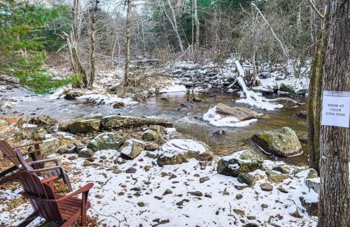 Pocono Pines Casa | Creek Access and Deck Family Pocono Pines Cottage