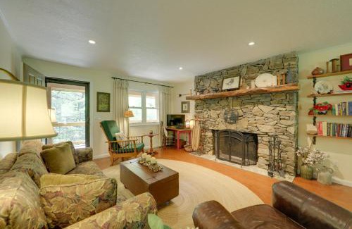 Cherokee Casa | Creek Access Quiet Bryson City Retreat with Hot Tub