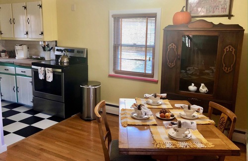 West Saugerties Cabaña | Creek & Catskill Mountain view HITS Hike Ski
