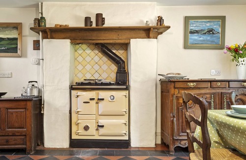 Cosheston Cabaña | Creek Cottage - a cottage that sleeps 5 guests in 3 bedrooms