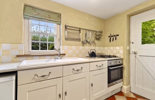 Cosheston Cabaña | Creek Cottage - a cottage that sleeps 5 guests in 3 bedrooms