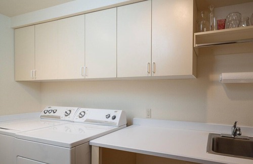 Warm Springs Casa | Creek Front Duplex | Close to Lifts with Hot Tub