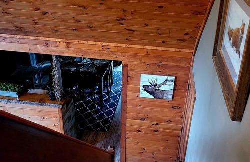 Stroudsburg Cabina | Creek Front Trails End Cabin